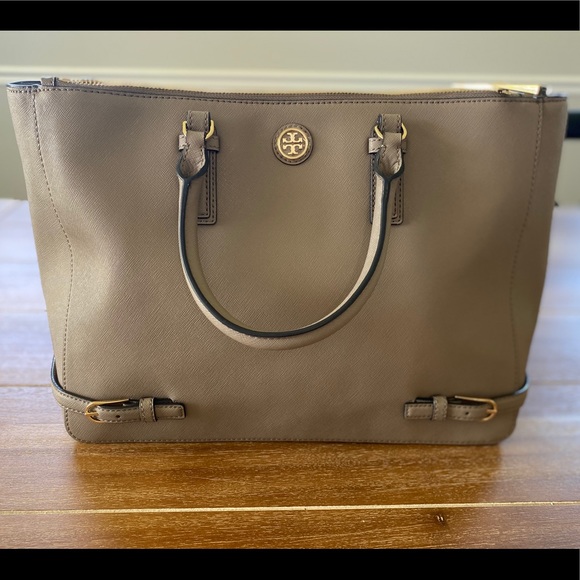 Tory Burch Handbags - Tory Burch Robinson Multi Tote - NWT